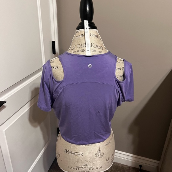 Shoulder cut out yoga T-shirt - Picture 4 of 9